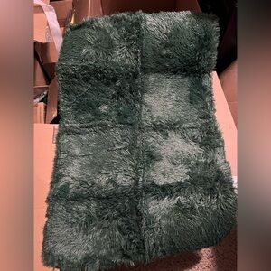 Deep Green Plush Faux Fur Throw